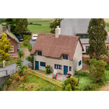 Faller - 1/87 HUIS MET RIETEN DAK (4/24) *